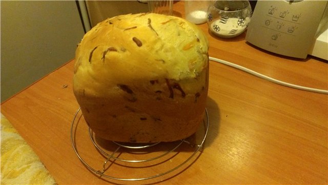 Bread with smoked chechel cheese Pigtail (bread maker)