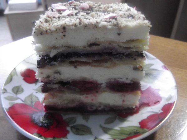 Plyatsok cake with cherries and poppy seeds