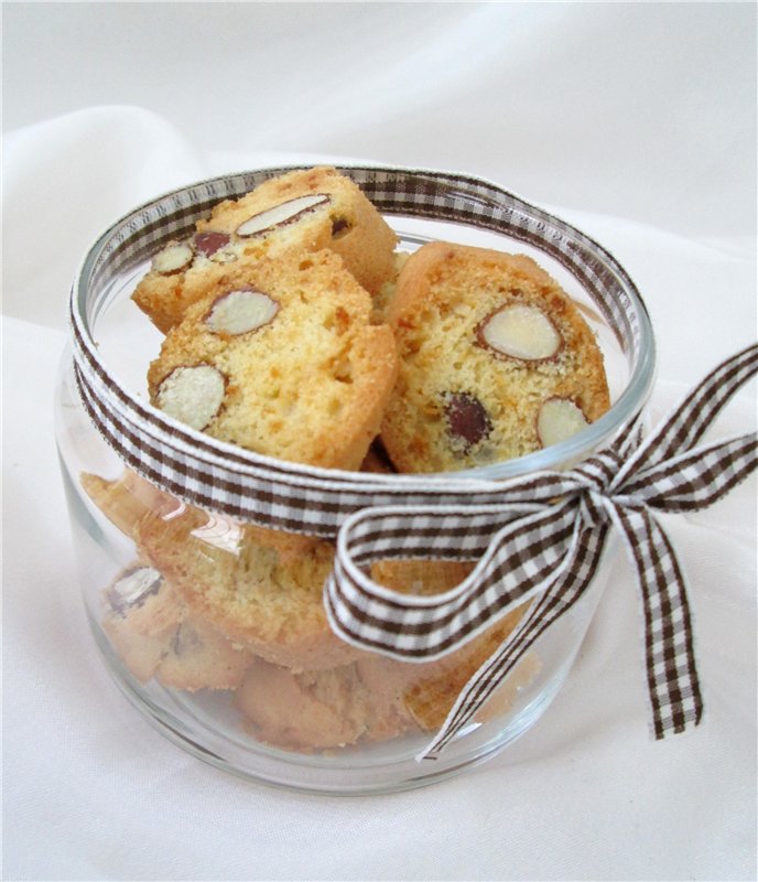 Almond biscuit croutons (Maida Heatter)