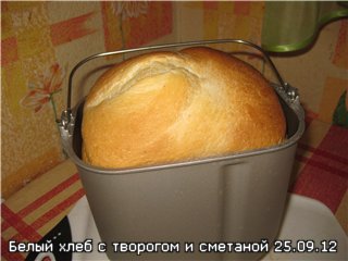 Gyors túrós tejfölös kenyér kenyérsütőben