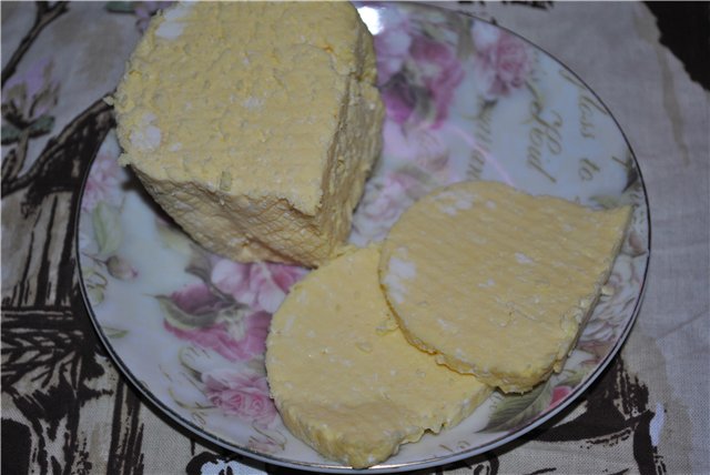 Domowy ser (jak Suluguni lub Adyghe)