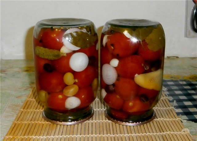 Canned tomatoes with grapes