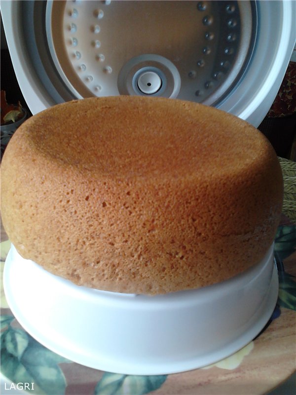 Mézes sütemény egy multicooker Polaris 0508D floris és PMC 0507d konyhában