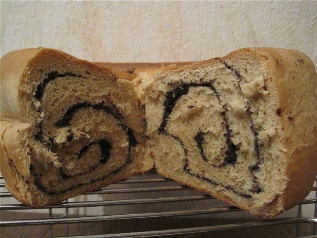 Poppy seed roll with liqueur and cappuccino (Panasonic SR-TMH 18)
