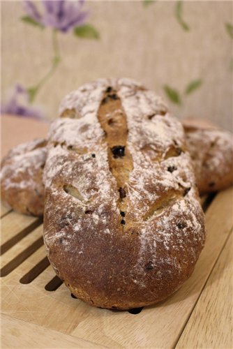 Bread with caraway seeds and raisins (oven)