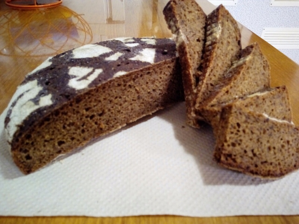 Chleb żytni na zakwasie z mąki tapetowej