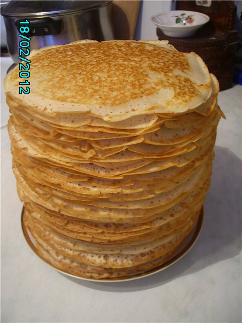 Semi-kefir semi-sweet pancakes with yeast