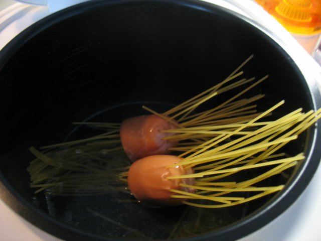 Espaguetis en salchichas (multicocina Marca 3502)