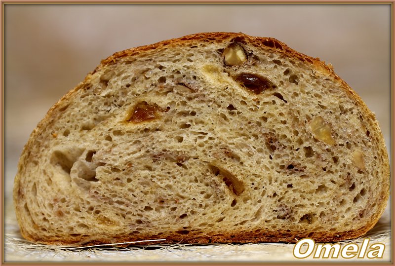 Chleb pszenny z figami i orzechami włoskimi (w piekarniku)