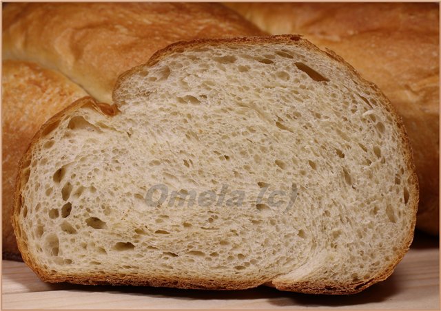 Setacciare il pane ritorto di farina 1 grado nel forno