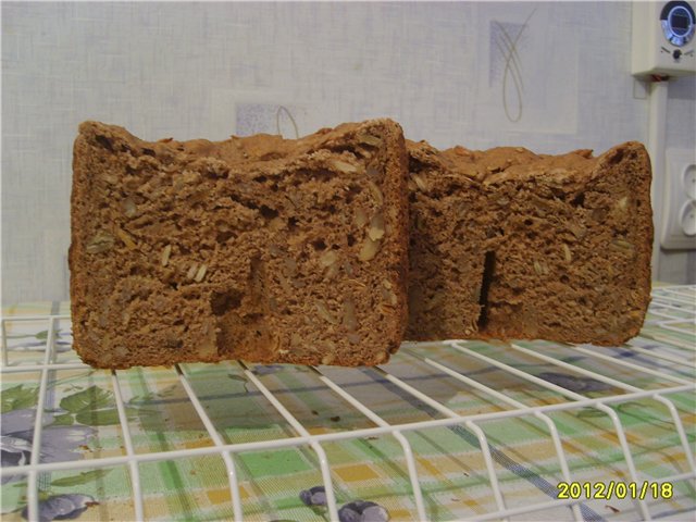 Wheat-rye bread with rice flour, nuts and seeds