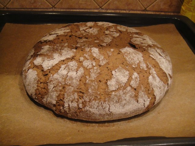 Homemade rye-wheat bread with sourdough (oven)