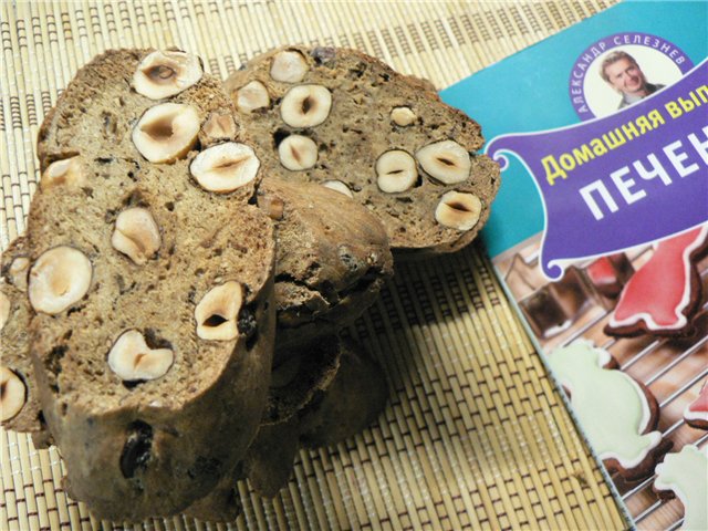 Kawowe biscotti z orzechami laskowymi