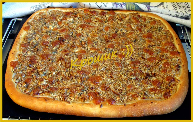 Pizza z gruszką i gorgonzolą