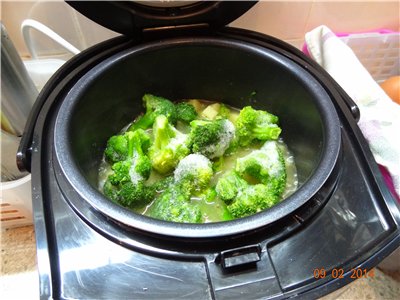 Zuppa di purea di broccoli in REDMOND RMC-02