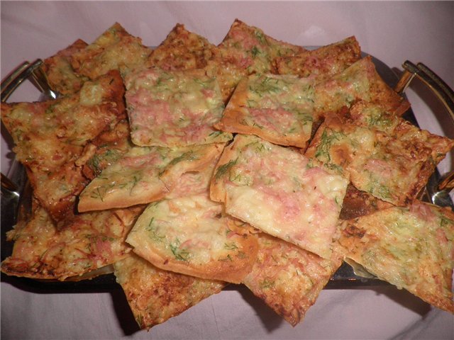 Lavash chips with cheese and ham