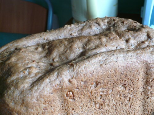 Volkorenbrood met walnoten (broodbakmachine)