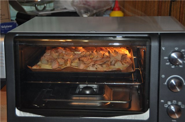 Mini oven-bread machine DeLonghi EOB 2071