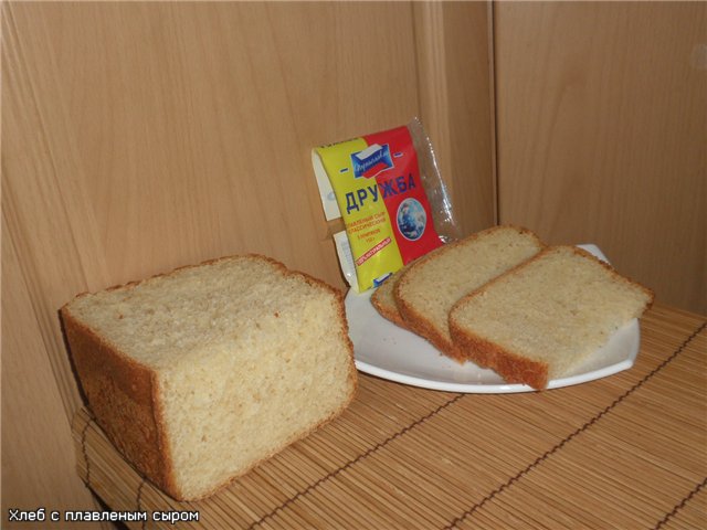 Pane con formaggio fuso (macchina per il pane)