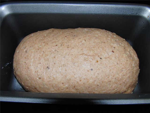 Volkorenbrood met walnoten (broodbakmachine)