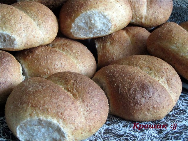 Buns with bran and rye flour