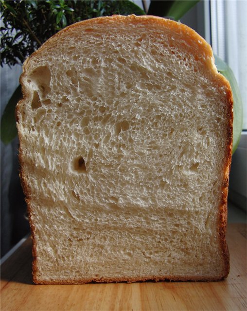 Aardappelbrood op soezendeeg in een broodmachine
