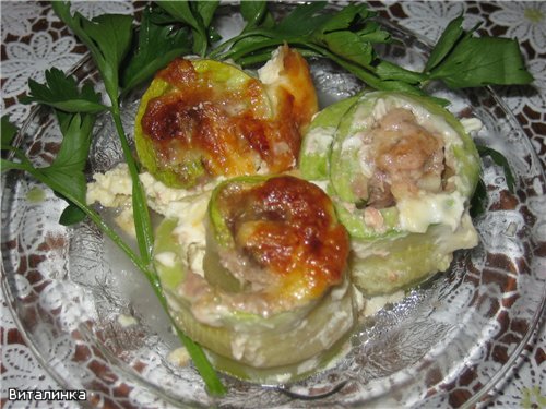 Involtini di zucchine con carne macinata e salsa