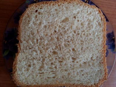 Pane bianco quotidiano con lievito vivo / pressato in una macchina per il pane Panasonic SD-2500