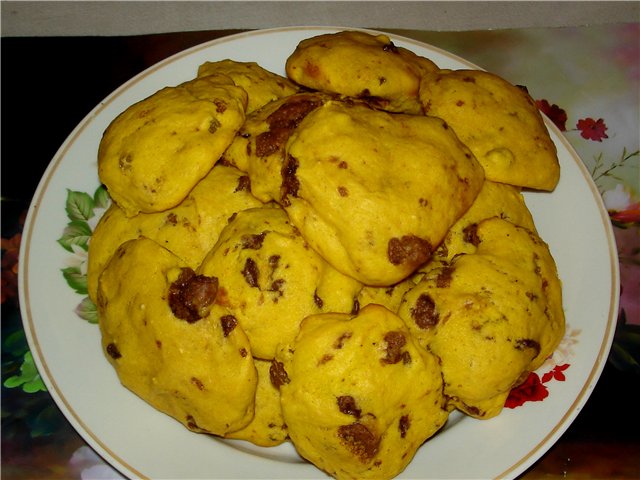 Pumpkin cookies with chocolate