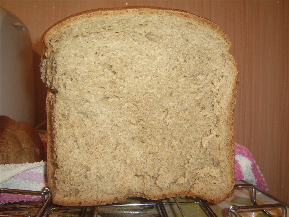 Wheat-rye bread on beer in a bread maker