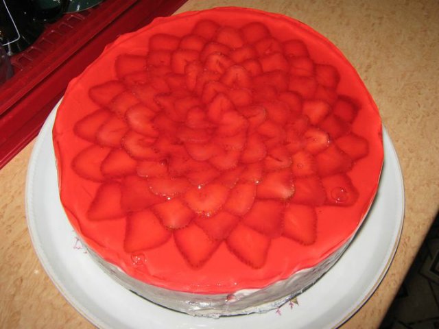 עוגת תענוגות תותים