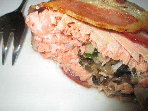 Salmon in bacon stuffed with pears, mushrooms and nuts