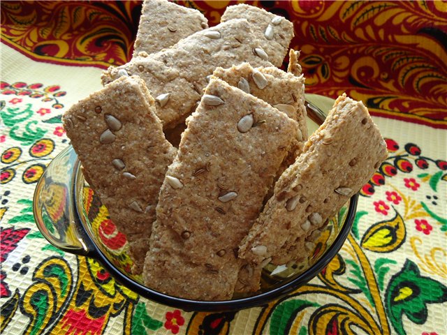 Whole-grain rye crackers