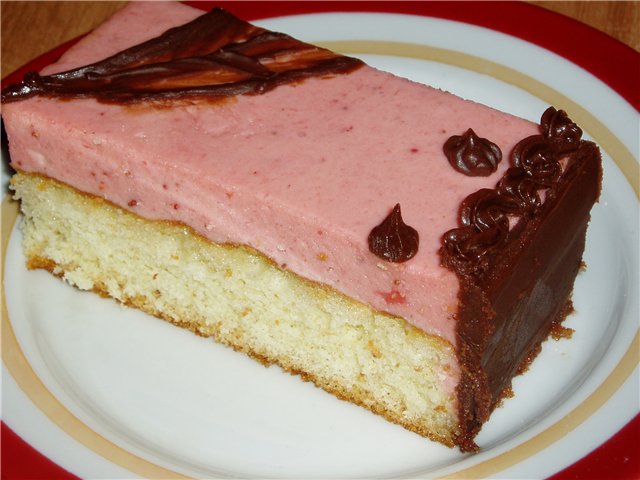 Strawberry tart with cream