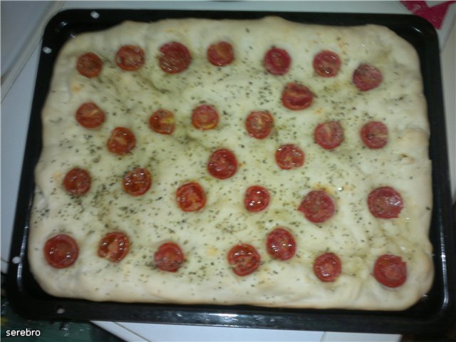 Focaccia con tomate y orégano