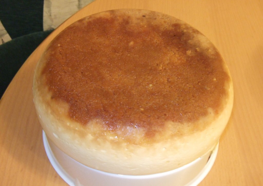Cheesecake in a multicooker Philips HD 3077