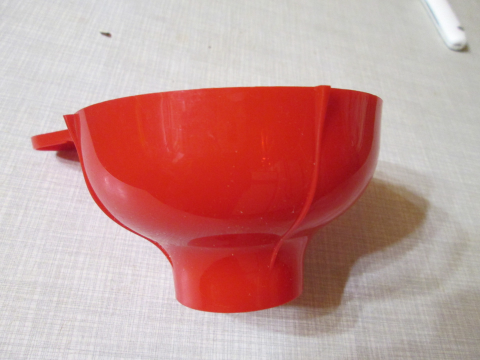 Funnels with a wide mouth and others - application in the kitchen