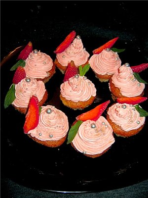 Cupcakes de requesón con crema de fresa