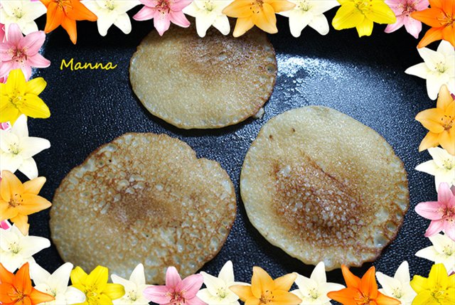 Rice pancakes with bananas