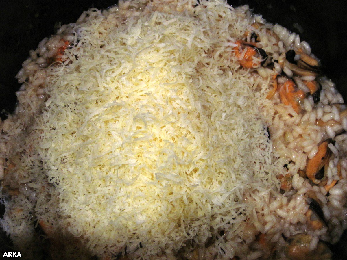 Risotto with mussels in a multicooker Redmond RMC M4502