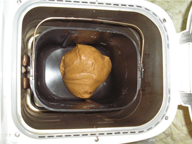 Pan aromático negro a base de masa madre de centeno.