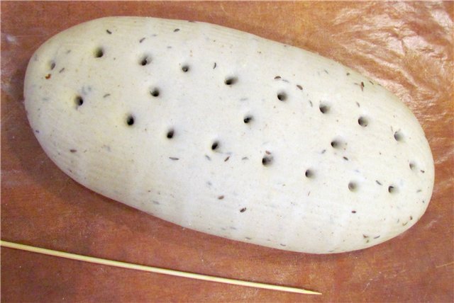Litauisk hvete-rug vaniljesaus med karvefrø (Sventine duona) i ovnen