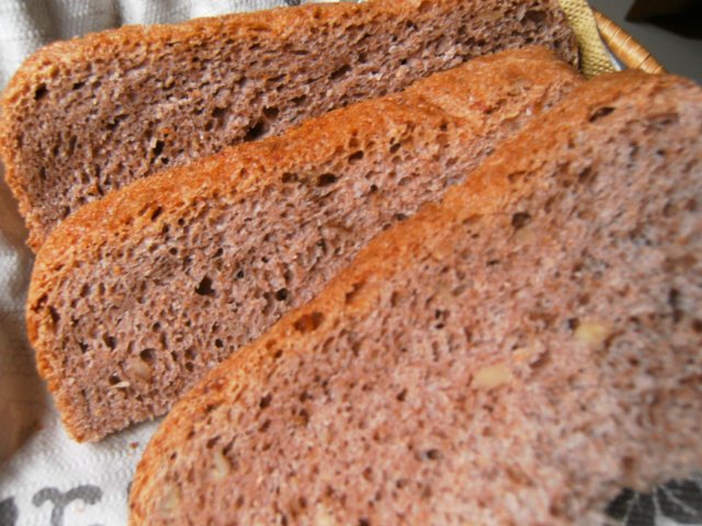 خبز القمح الكامل والجوز (صانع الخبز)