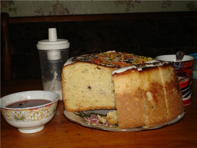 Easter cake in a slow cooker