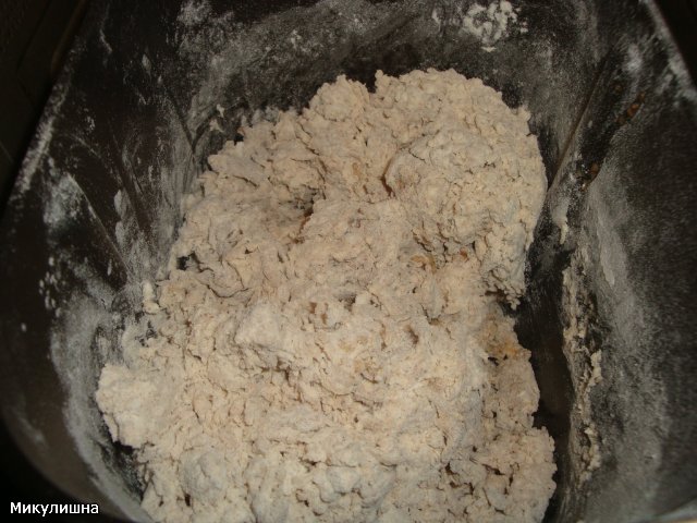 Wheat bread on rye kvass wort and ripe dough