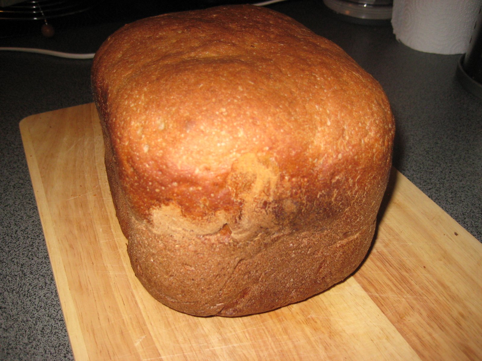 Rye-wheat bread with sourdough and beer in a bread maker