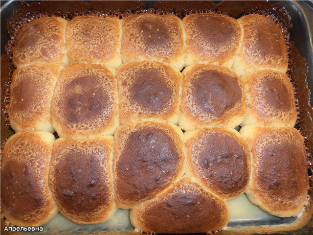 Buchteln buns (Buchtel) with cream filling