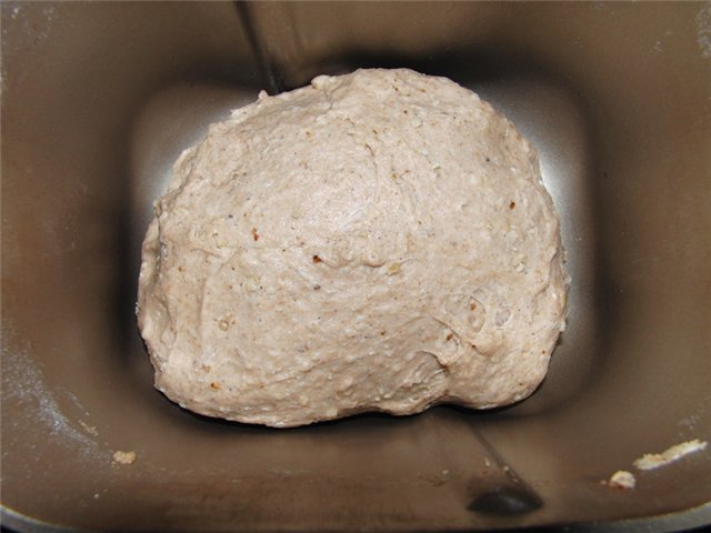לחם מחיטה מלאה עם אגוזי מלך (יצרנית לחם)
