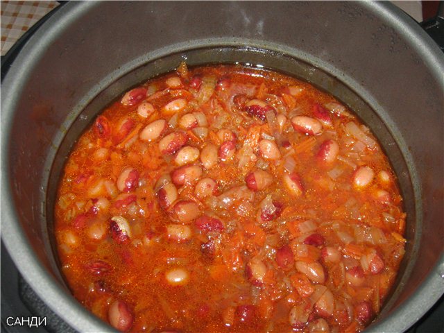 Beans with vegetables in the Comfort Fy 500 pressure cooker