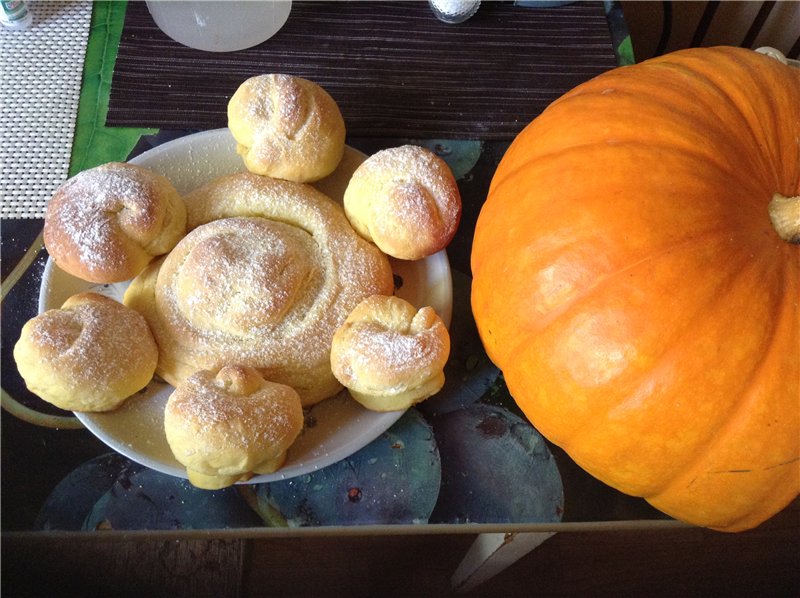 Pumpkin buns In the footsteps of Craffins